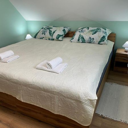 Wooden House Ante Self Check - In And Check - Out Apartamento Otočac Exterior foto